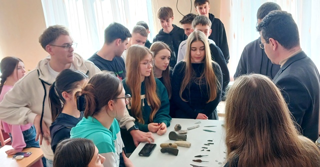 Огляд артефактів.